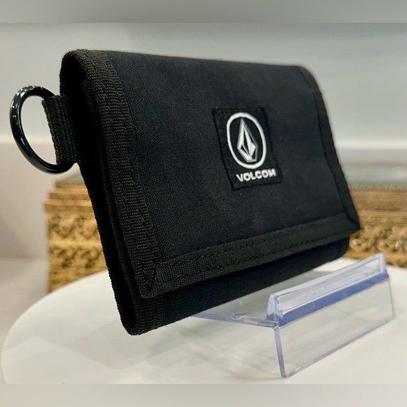 Volcom - Black-OnBlack Tri-Fold Canvas Velcro-Close Wallet w/ Ring - EUC - Picture 4 of 17